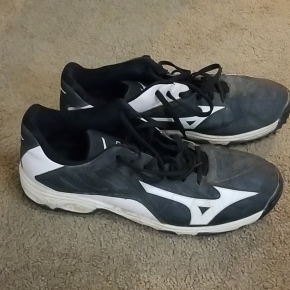 mizuno mens softball shoes